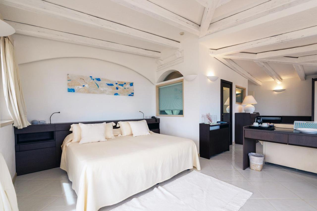 Hotel Punta Est Baja Sardinya Dış mekan fotoğraf