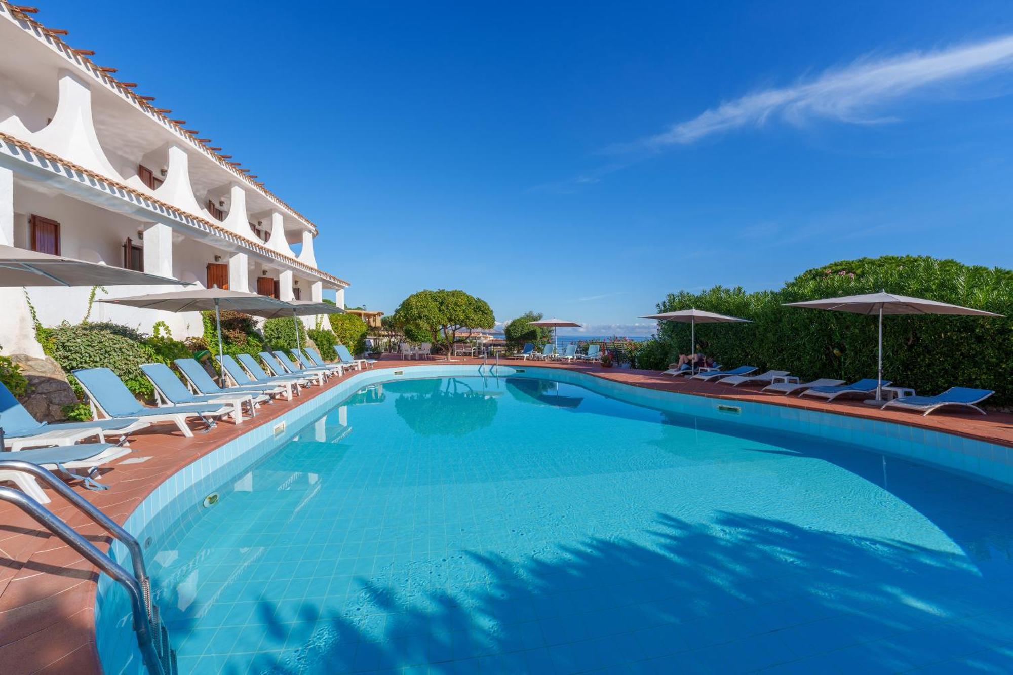 Hotel Punta Est Baja Sardinya Dış mekan fotoğraf