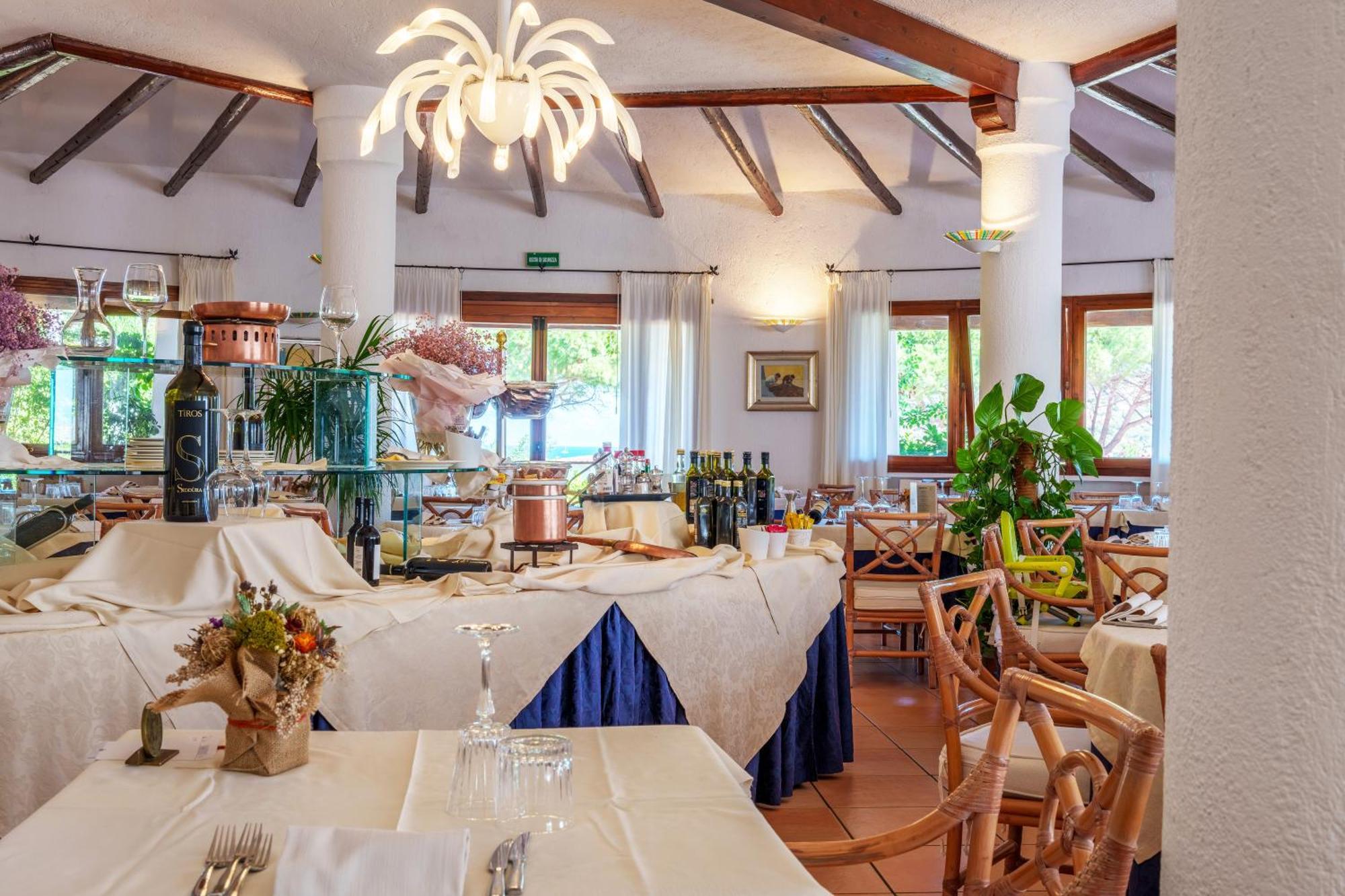 Hotel Punta Est Baja Sardinya Dış mekan fotoğraf