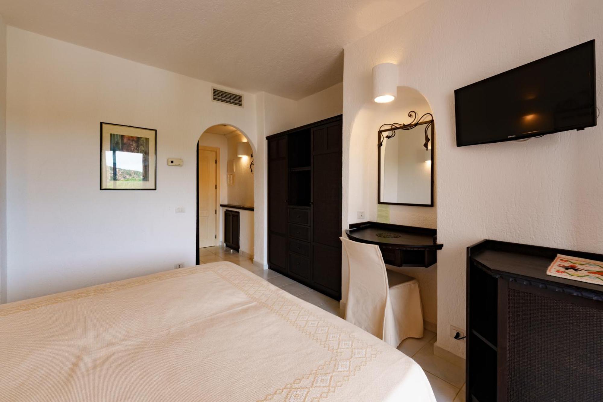 Hotel Punta Est Baja Sardinya Dış mekan fotoğraf
